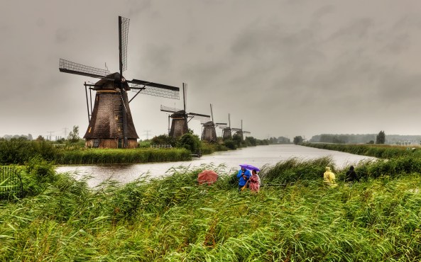 kinderdijk im regen